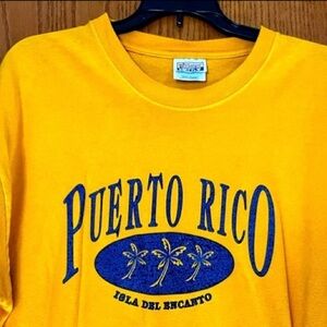 Puerto Rico short sleeve T shirt. Men’s size XL. Excellent condition!